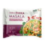 Verpackung des veganen Gerichts „Tikka Masala“ mit Kichererbsen und Gemüse – aromatische Hauptmahlzeit mit pflanzlichem Protein.