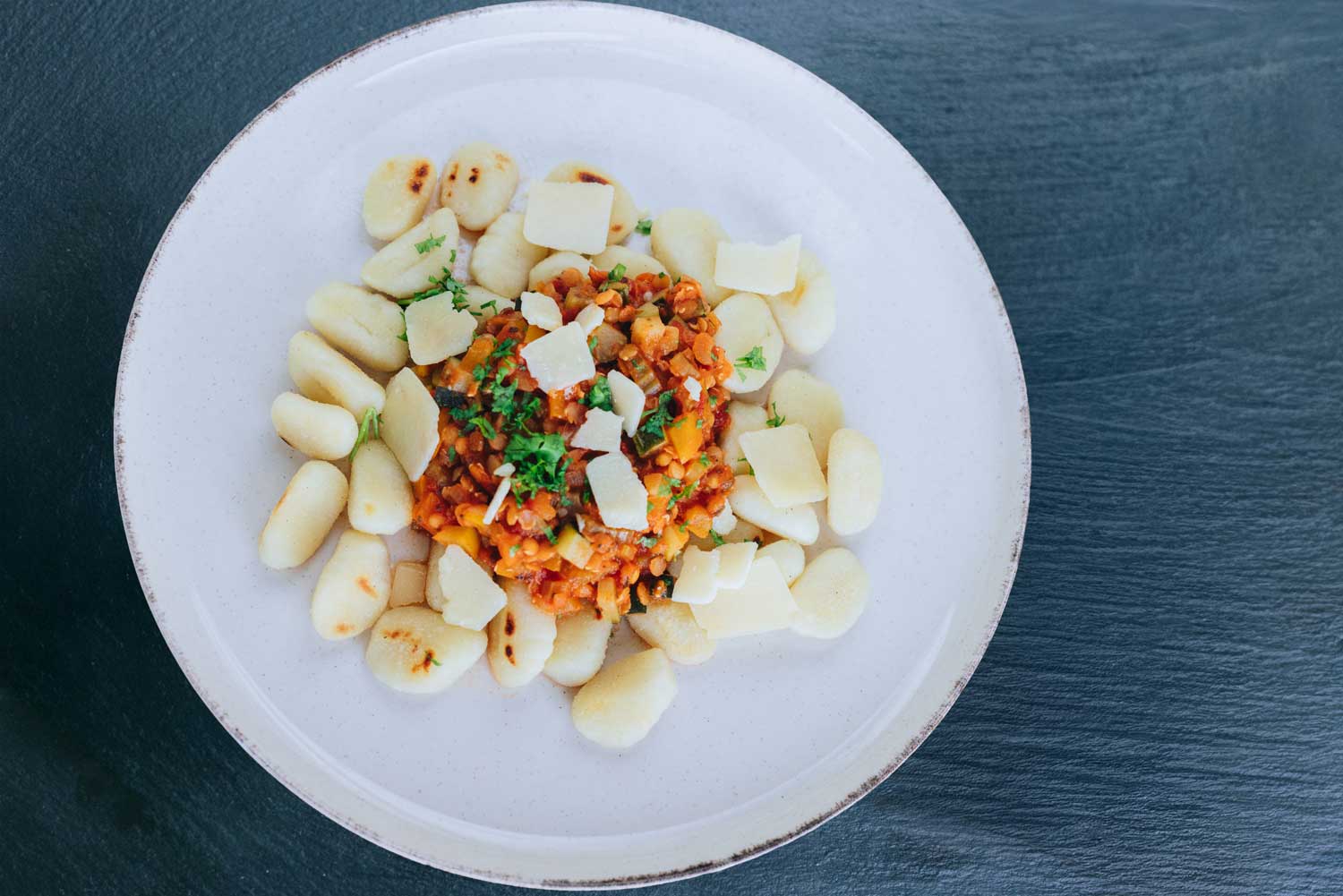 Low Carb Gnocci mit Linsen-Bolo