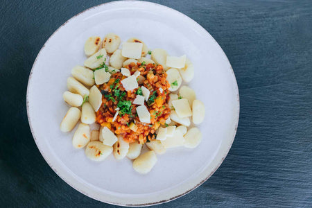 Low Carb Gnocci mit Linsen-Bolo