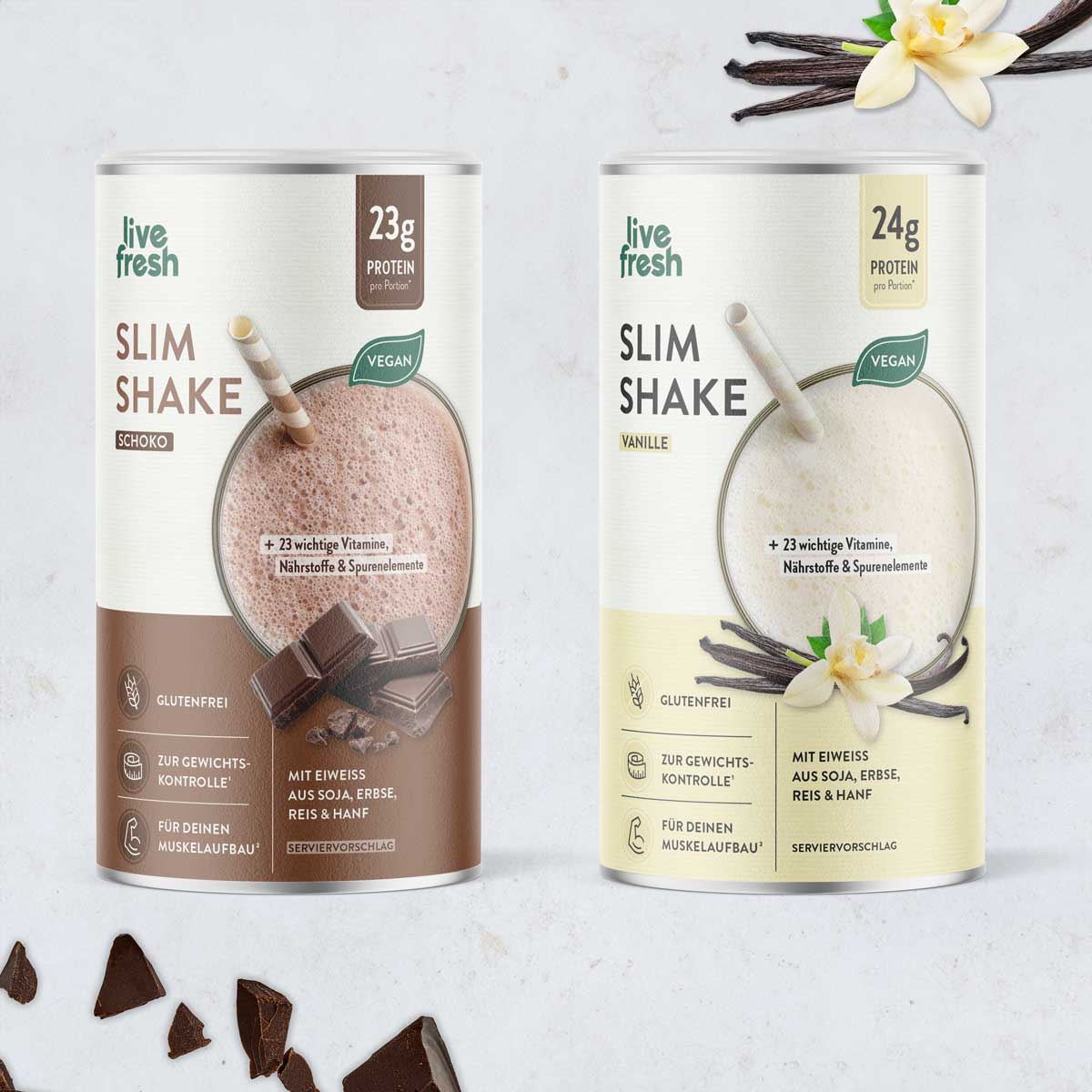 Zwei Dosen LiveFresh Slim Shake in den Sorten Schoko und Vanille nebeneinander. Beide sind vegan, glutenfrei, enthalten über 23g Protein pro Portion und bieten 23 wichtige Vitamine, Nährstoffe und Spurenelemente.